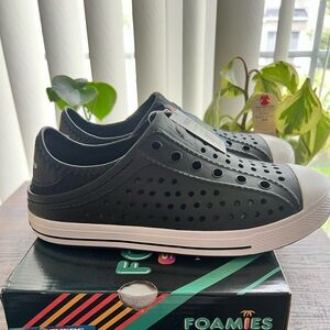 *BNIB* Skechers Foamies: Guzman Steps - Aqua Surge Sneaker kids size 4 in Black